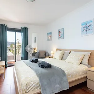 https://los-cristianos-center-los-cristianos-tenerife-38650.in-canary-islands.com